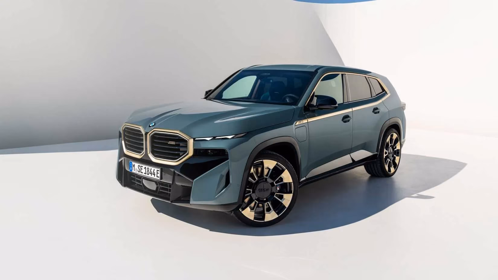 bmw-s-most-expensive-suv-falls-flat-in-america-the-xm-sales-struggle-image-1