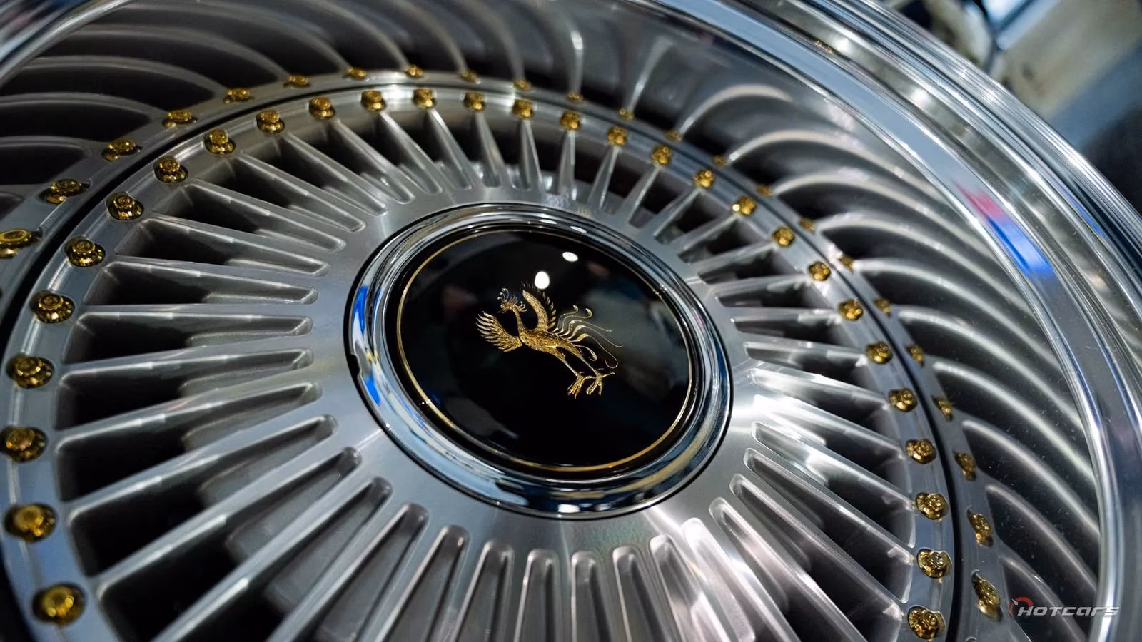 inside-the-toyota-century-japans-silent-throne-for-emperors-politicians-and-yakuza-image-0
