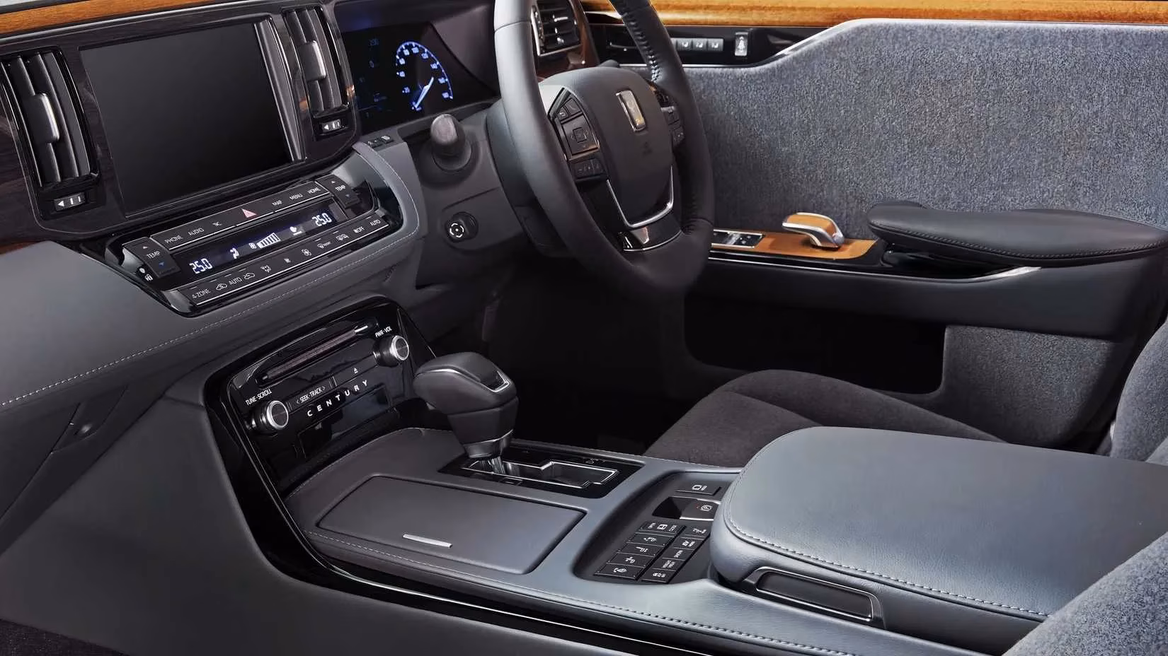 inside-the-toyota-century-japans-silent-throne-for-emperors-politicians-and-yakuza-image-1