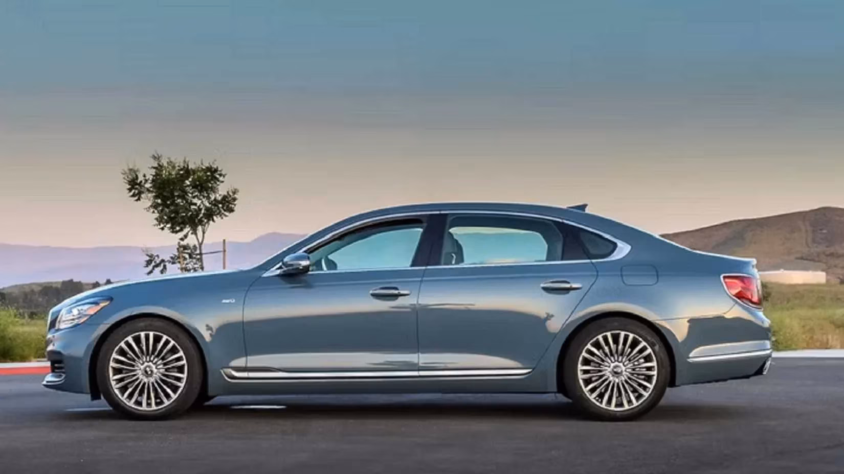 korean-sedans-that-mastered-luxury-and-performance-image-6