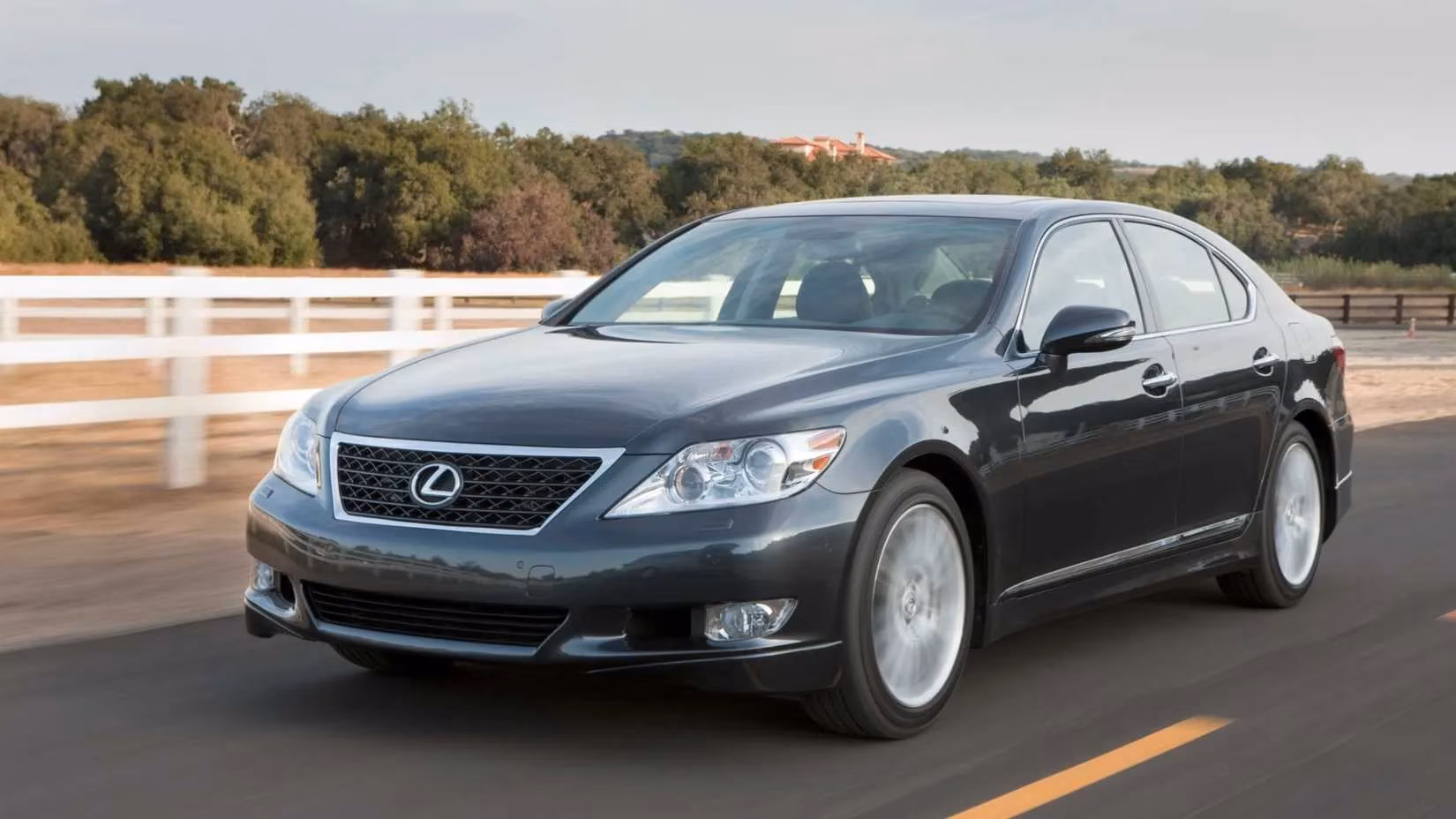 lexus-legends-that-won-t-quit-9-most-reliable-models-still-roaming-in-2026-image-7