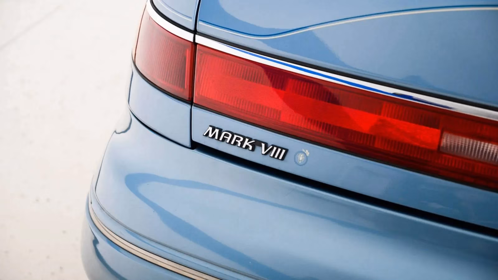 lincoln-mark-viii-america-s-forgotten-tech-marvel-from-the-90s-image-0