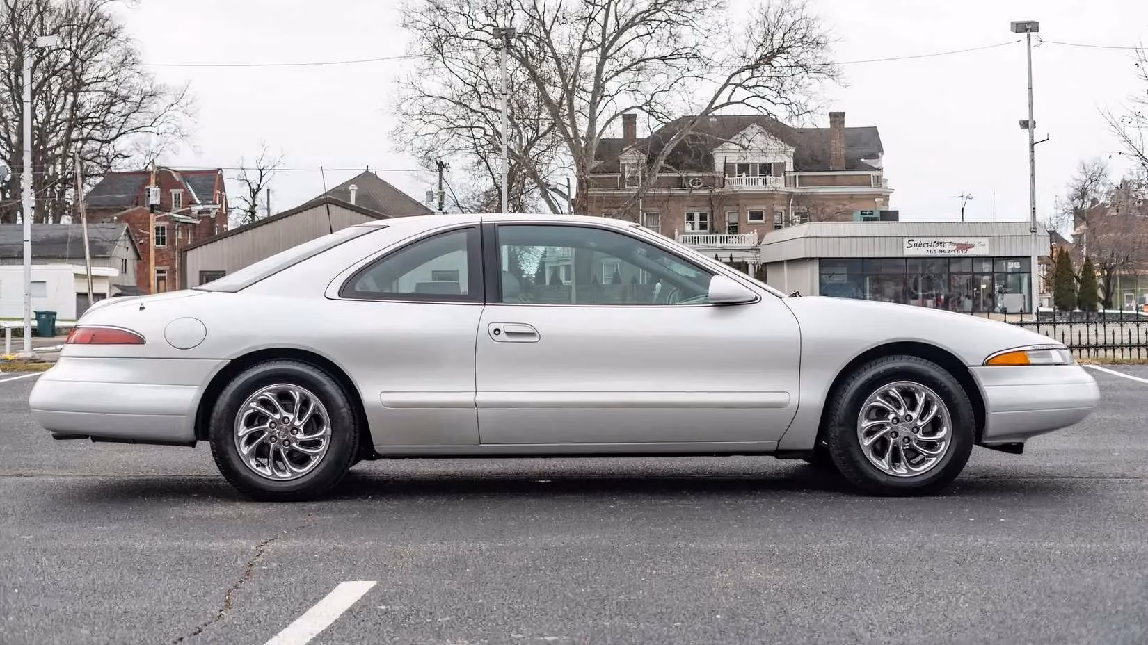 lincoln-mark-viii-america-s-forgotten-tech-marvel-from-the-90s-image-2