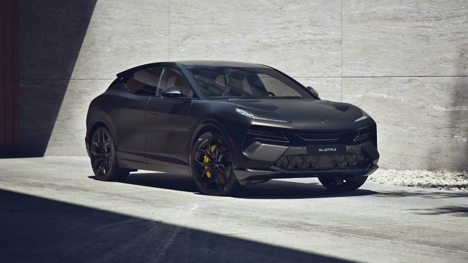 lotus-eletre-carbon-the-905-hp-hyper-suv-that-turned-carbon-into-a-story-image-0