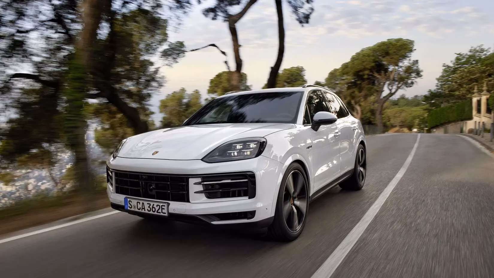 porsche-macan-leads-record-sales-in-2025-first-half-image-2