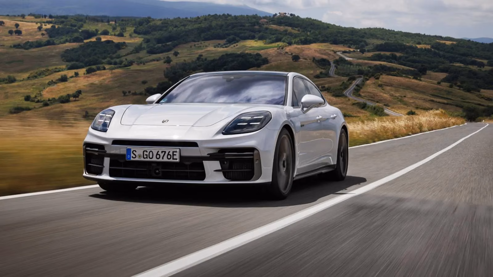 porsche-panamera-turbo-s-e-hybrid-and-gts-a-2026-first-person-reality-check-image-0