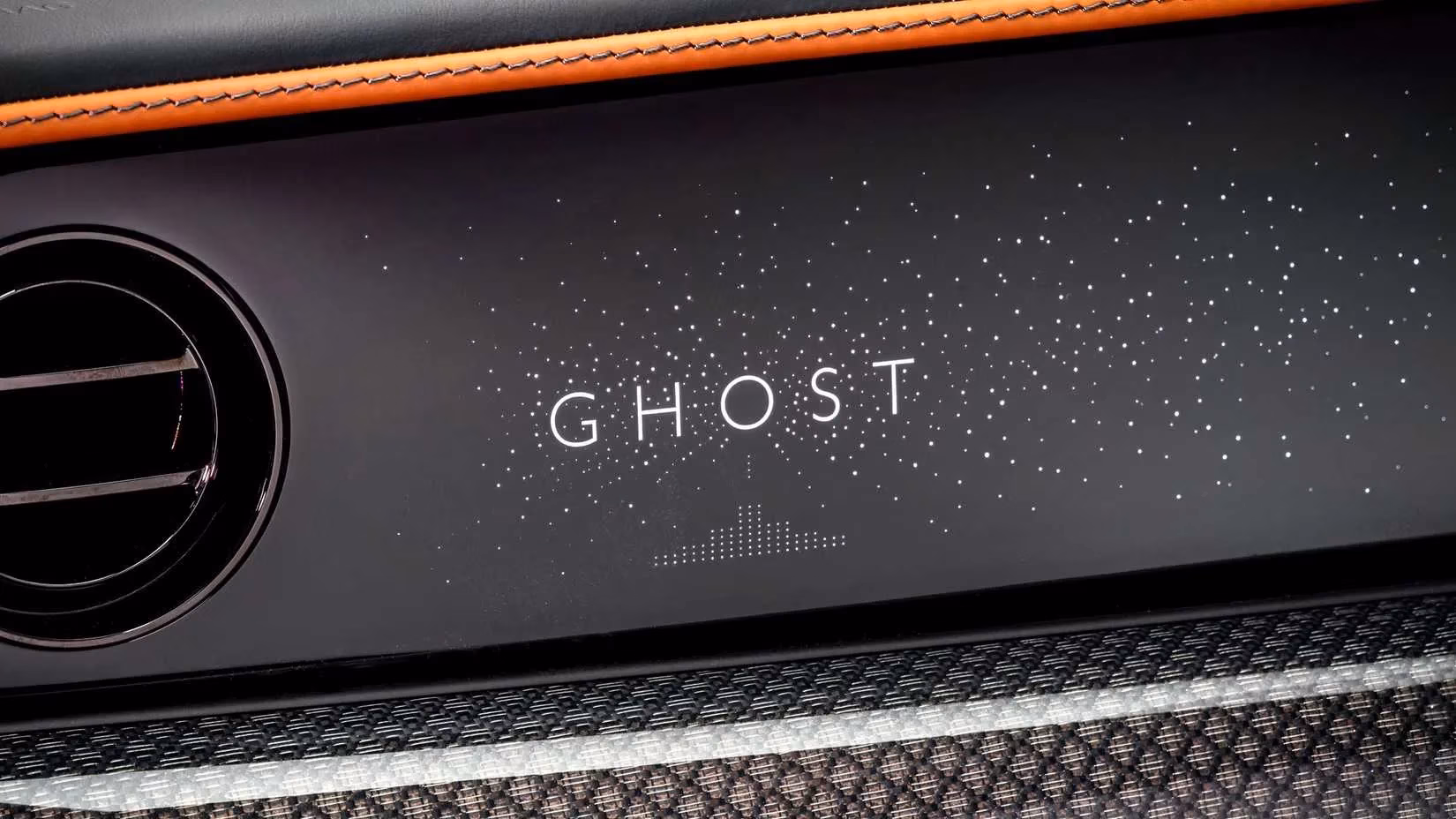 rolls-royce-s-pixelated-masterpiece-the-black-badge-ghost-gamer-commands-the-digital-highway-in-2026-image-2