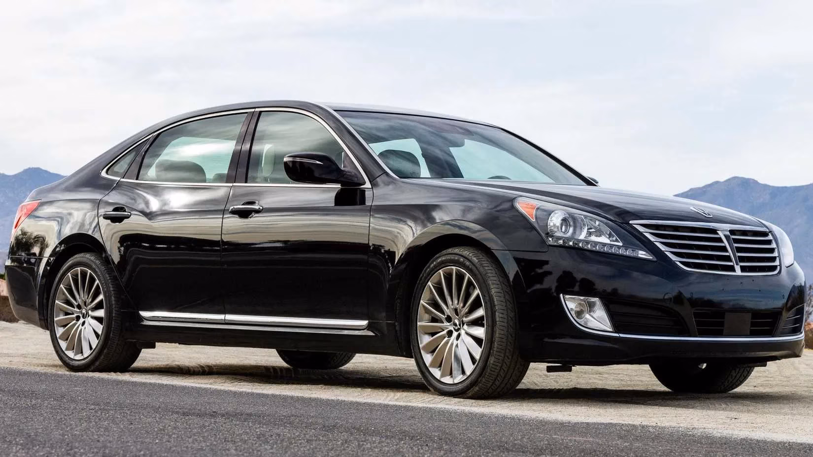 ten-luxury-sedans-that-deliver-comfort-excitement-and-lasting-value-image-1