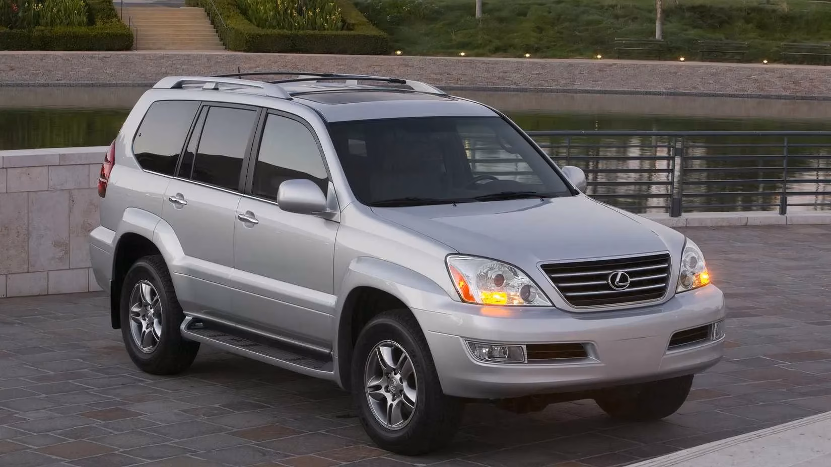 the-2003-lexus-gx470-how-a-luxury-suv-became-an-off-road-legend-image-4