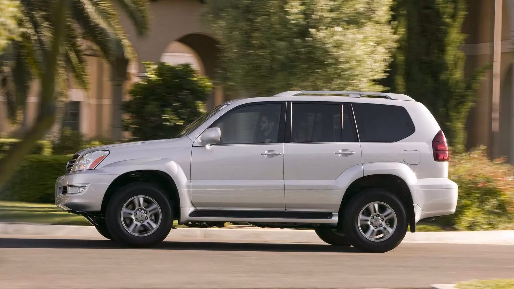 the-2003-lexus-gx470-how-a-luxury-suv-became-an-off-road-legend-image-5