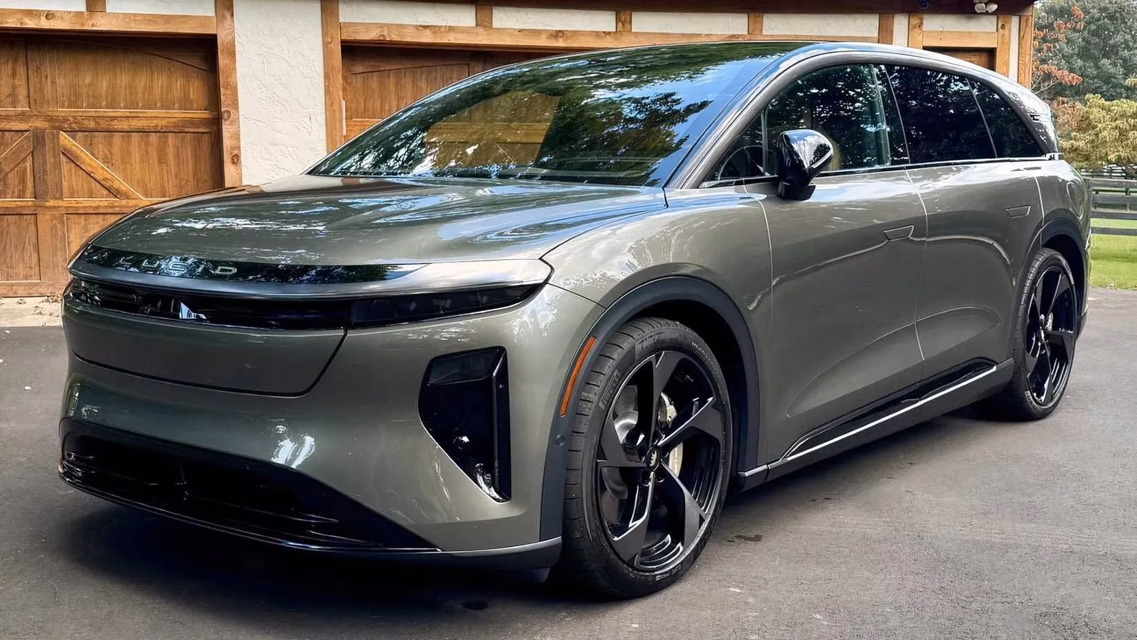 the-2026-lucid-gravity-dream-edition-redefining-the-power-and-luxury-of-electric-suvs-image-1