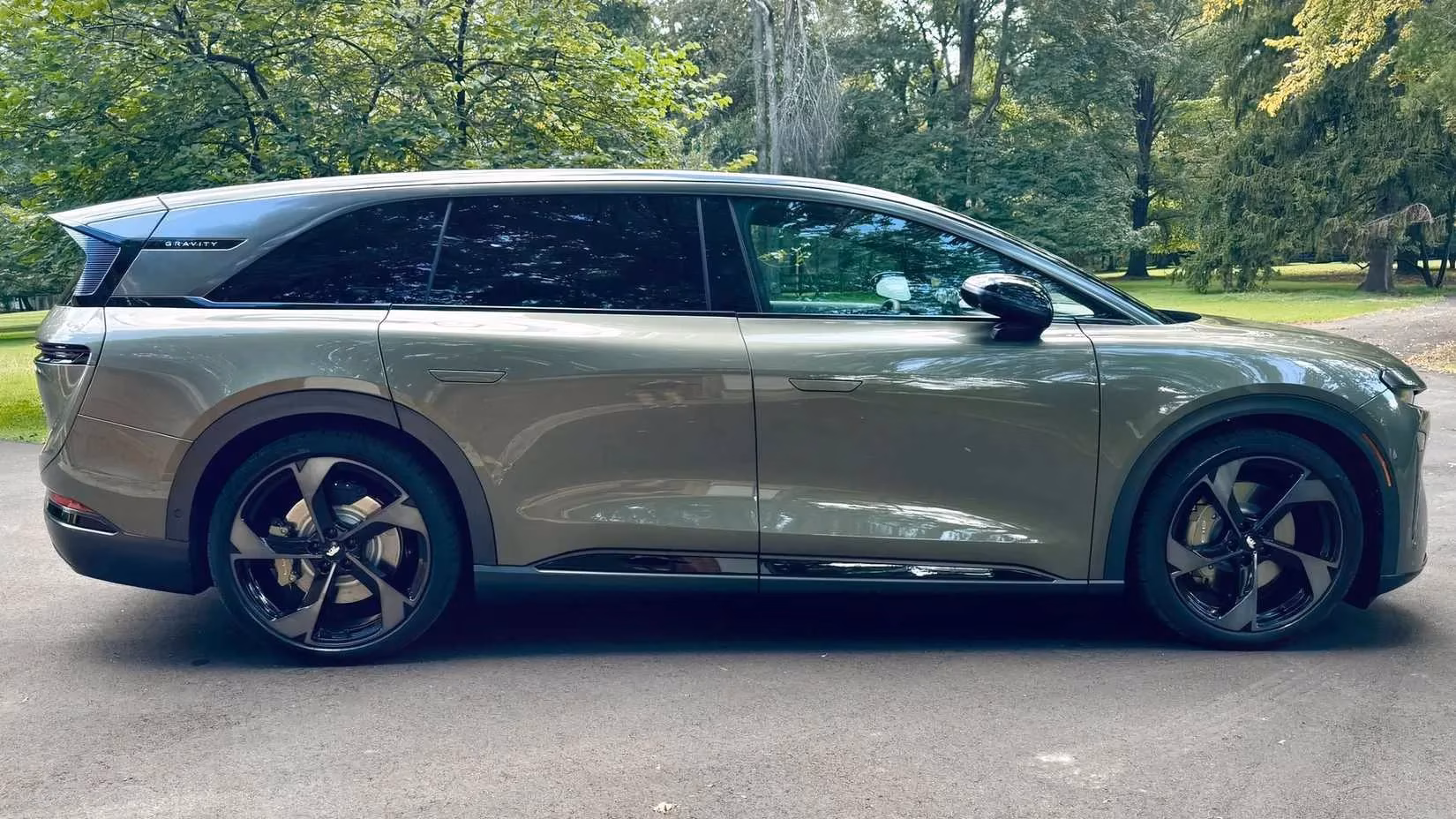 the-2026-lucid-gravity-dream-edition-redefining-the-power-and-luxury-of-electric-suvs-image-3