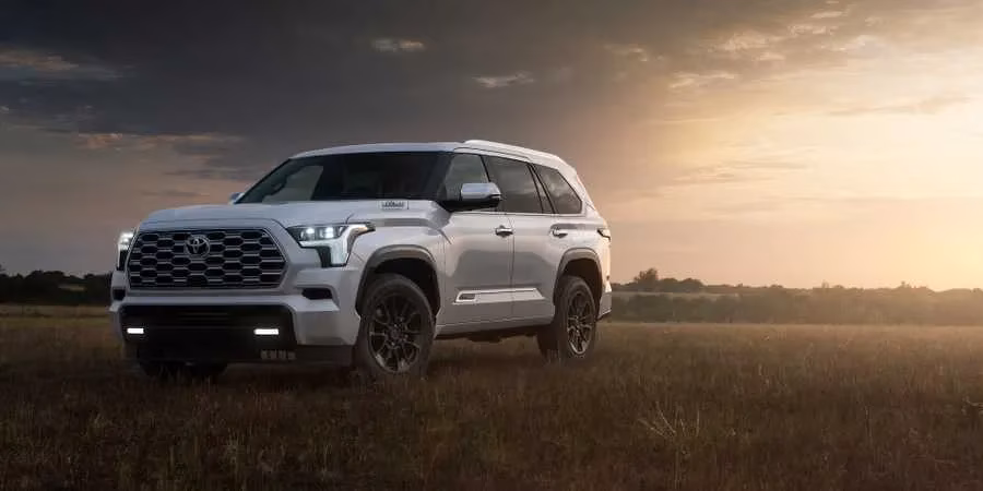 the-2026-toyota-sequoia-a-luxurious-and-potent-hybrid-suv-for-the-modern-adventurer-image-1