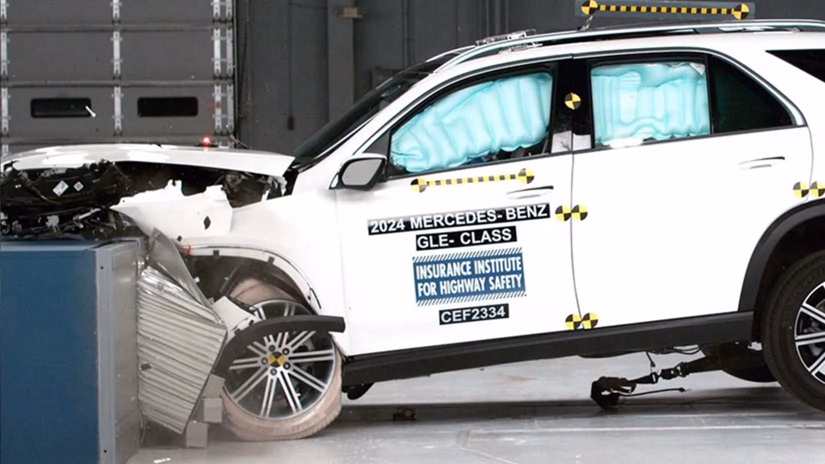 the-epic-showdown-mercedes-amg-gle-63-s-vs-bmw-x5-m-competition-in-2025-image-2