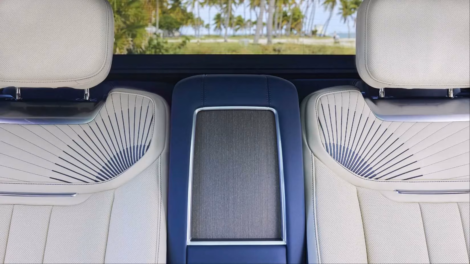 the-one-off-range-rover-sv-candeo-is-a-golden-miami-sunrise-on-wheels-image-2