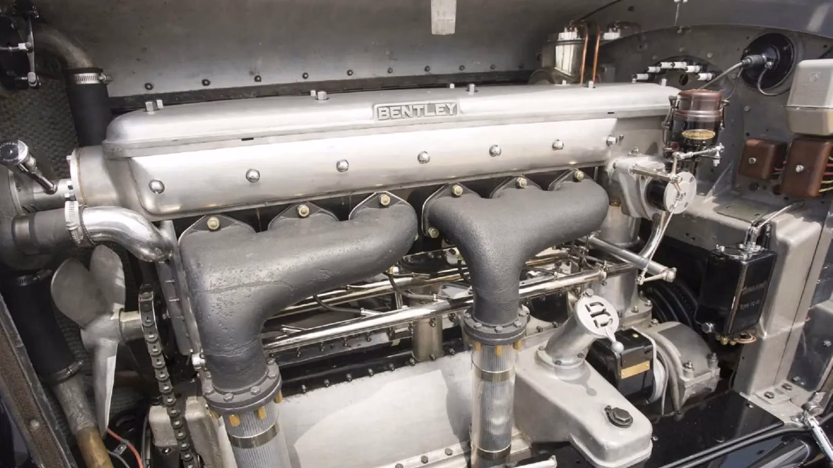 the-ten-biggest-sedan-engines-ever-a-love-letter-to-absurd-displacement-image-2