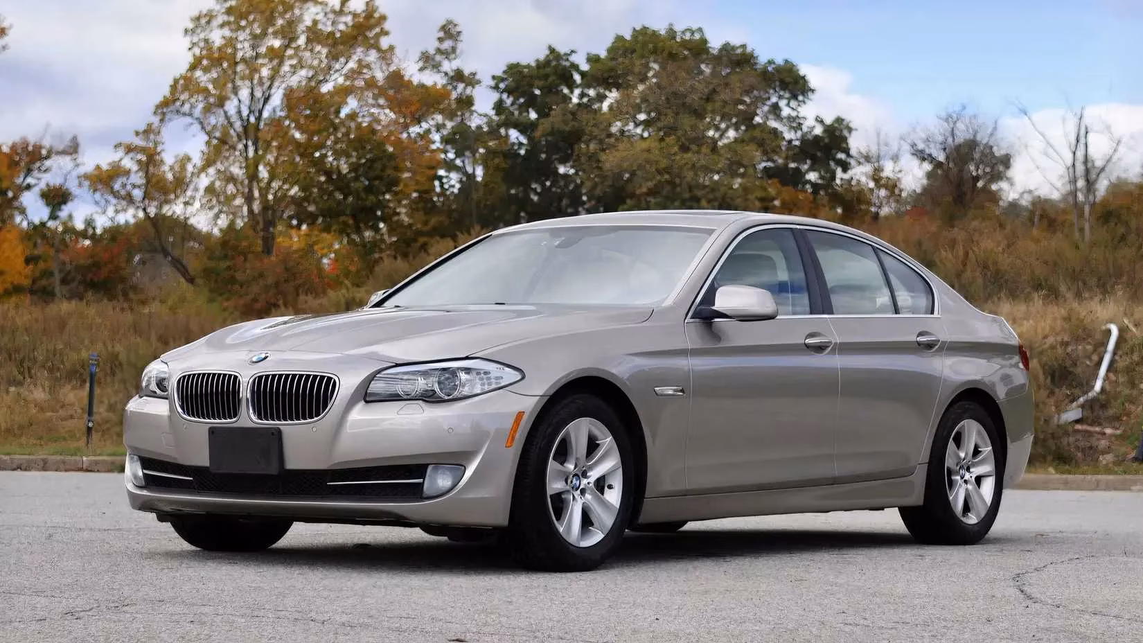 unbeatable-bargains-8-shockingly-reliable-luxury-sedans-under-20k-that-won-t-bite-back-image-4